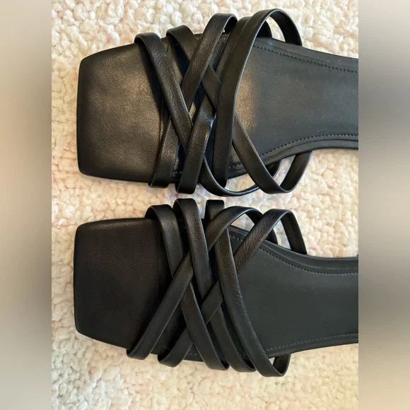 Marc Fisher LTD Varro Black Leather Slides Sandals Flats Size 10 Classic… - Picture 3 of 9